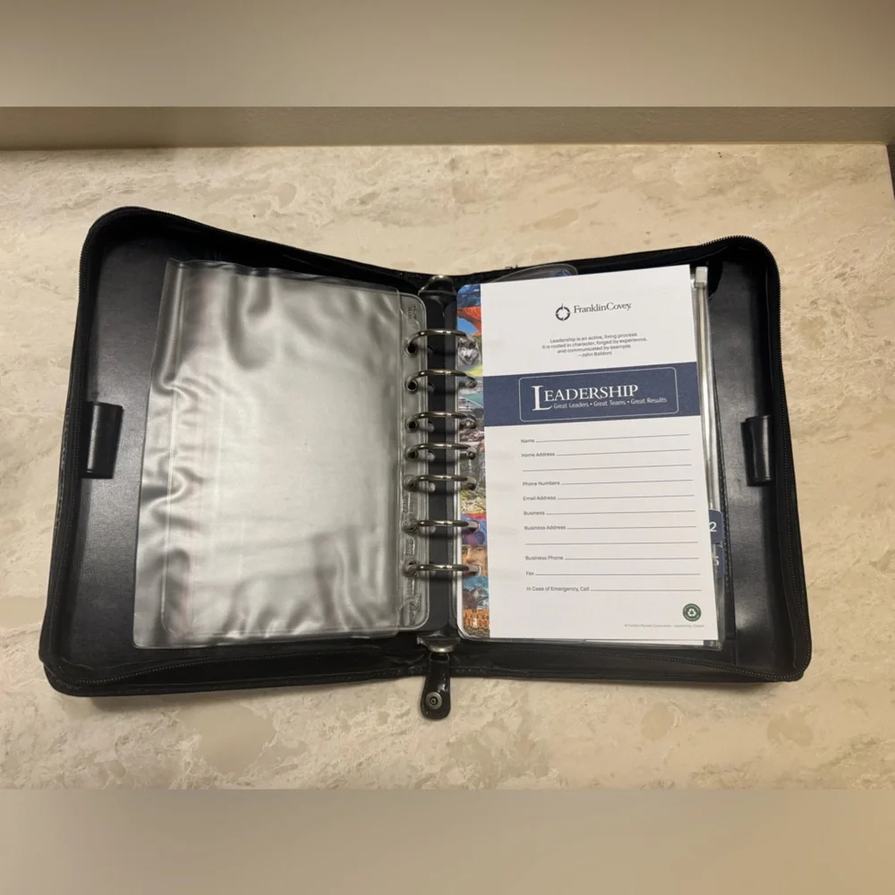 Franklin Covey Napa Leather Zipper Binder Classic size with accessories
